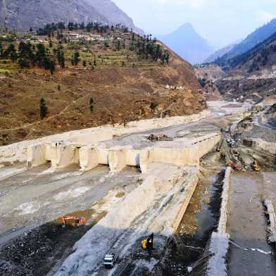 Das Wasserkraftwerk Tapovan Vishnugad im indischen Himalaya
