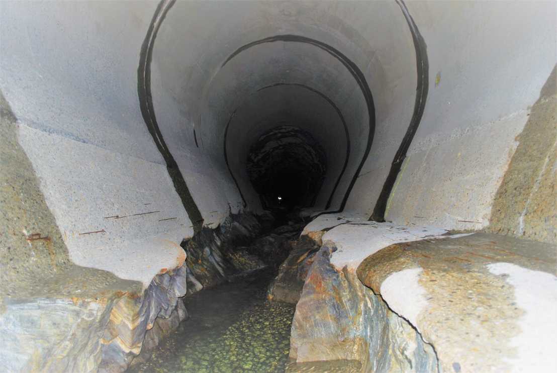 Enlarged view: Invert hydro-abrasion at Palagnedra sediment bypass tunnel (photo: VAW)